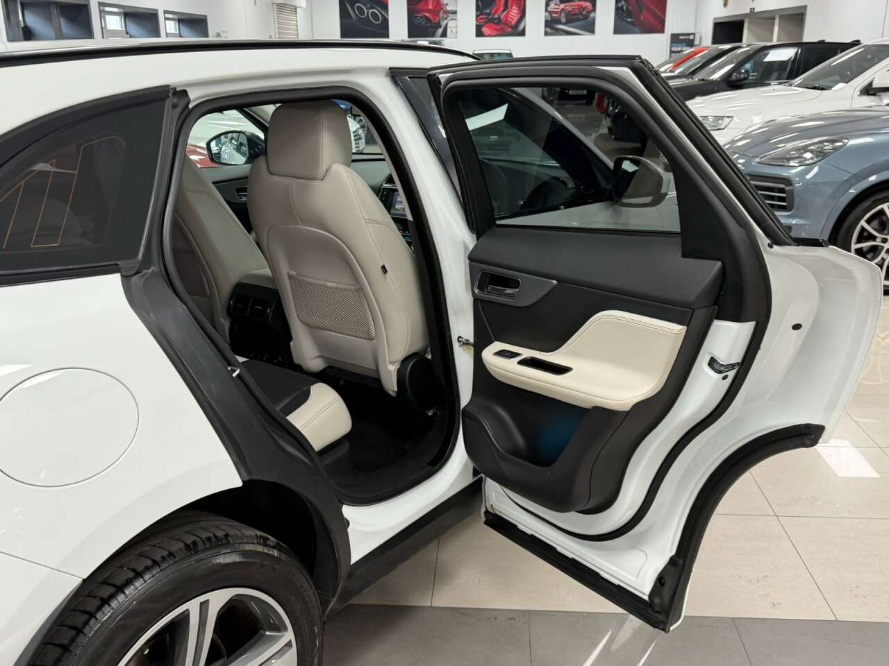 2018 JAGUAR F-PACE 2018 JAGUAR F-PACE