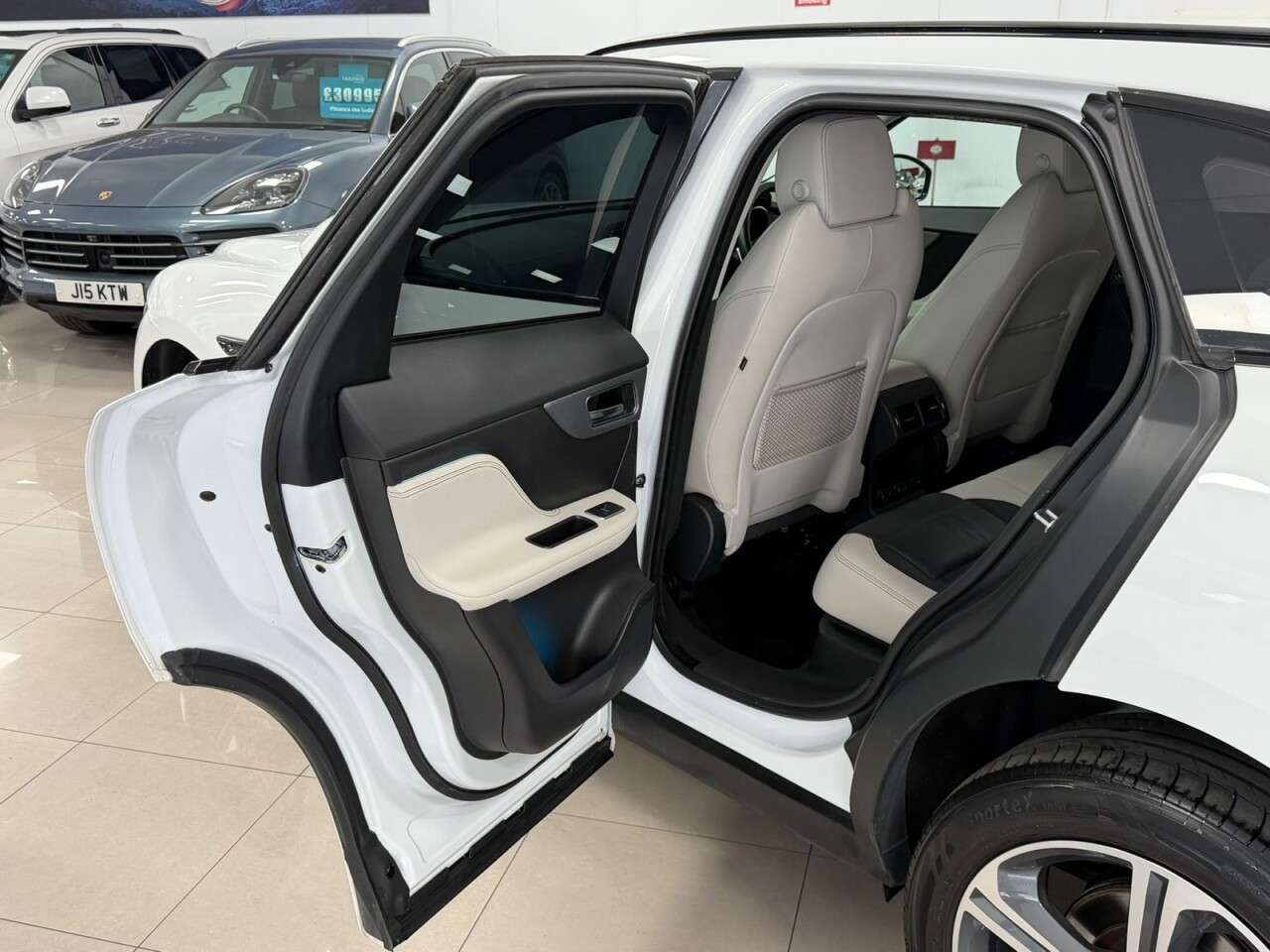 2018 JAGUAR F-PACE 2018 JAGUAR F-PACE
