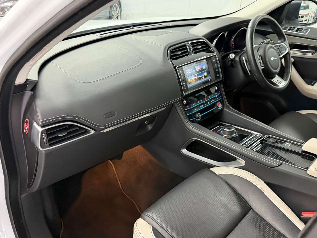 2018 JAGUAR F-PACE 2018 JAGUAR F-PACE