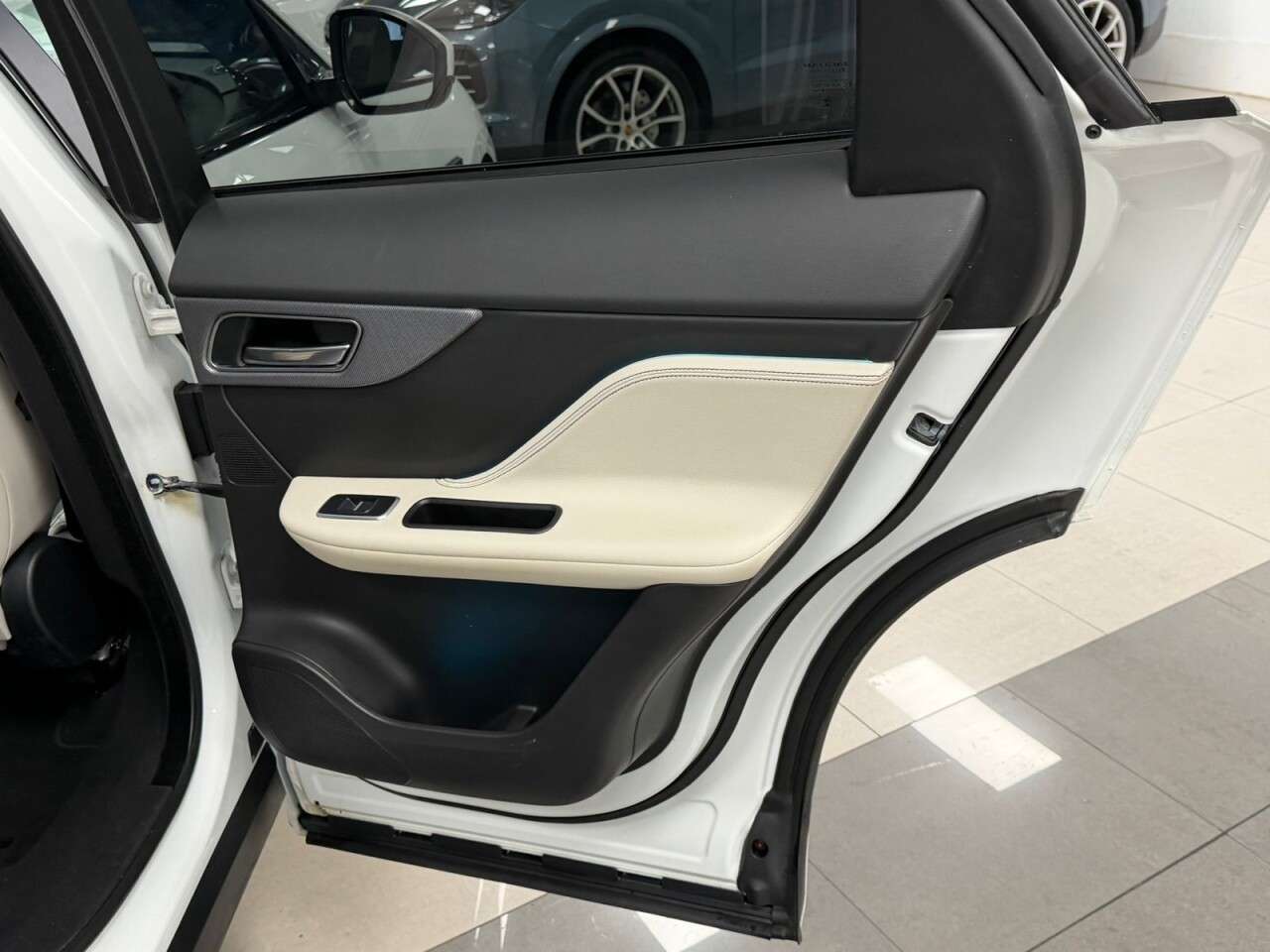2018 JAGUAR F-PACE 2018 JAGUAR F-PACE