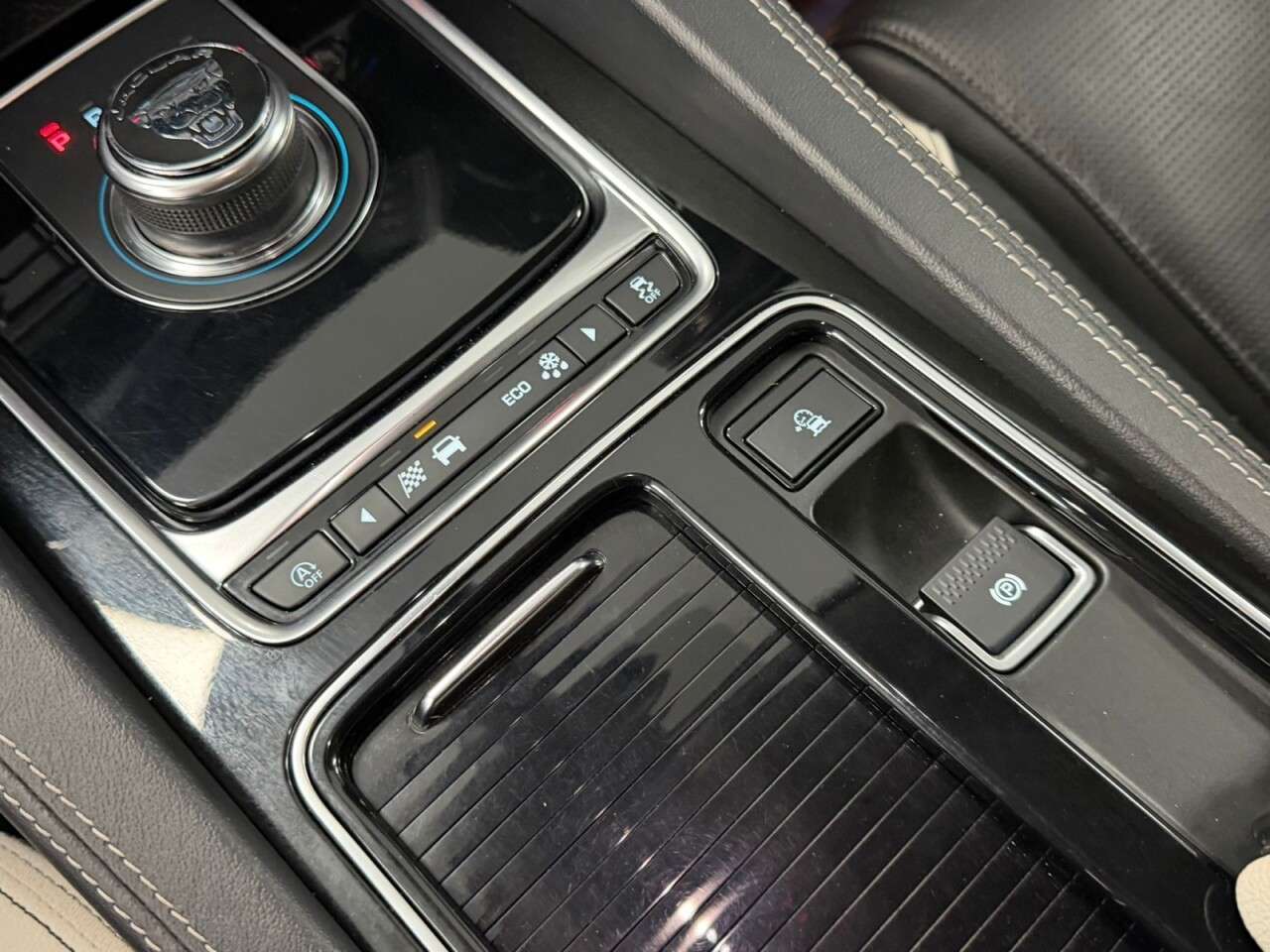 2018 JAGUAR F-PACE 2018 JAGUAR F-PACE