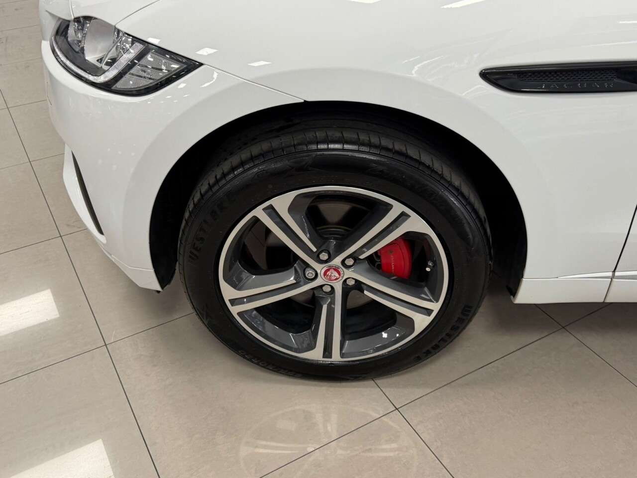 2018 JAGUAR F-PACE 2018 JAGUAR F-PACE