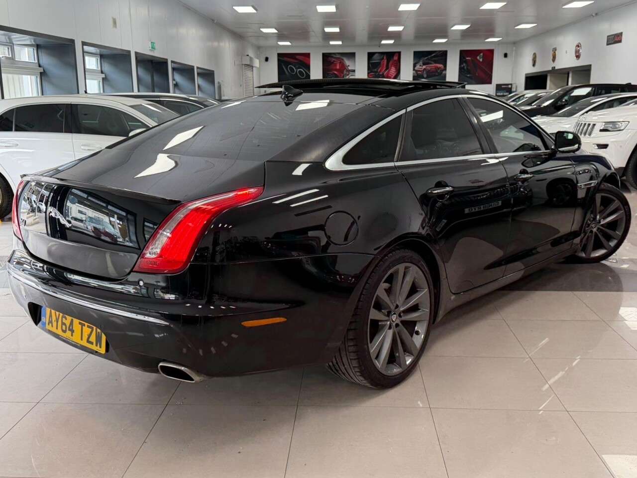 A 2014 JAGUAR XJ 3.0d V6 Portfolio Saloon 4dr Diesel Auto Euro 5 (s/s) (275 ps) AMAZING HIST A 2014 JAGUAR XJ 3.0d V6 Portfolio Saloon 4dr Diesel Auto Euro 5 (s/s) (275 ps) AMAZING HIST
