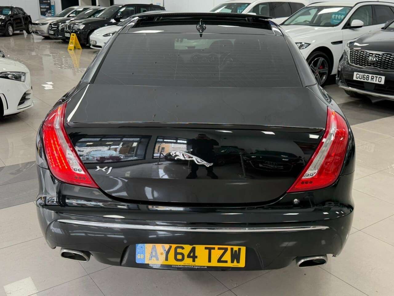 A 2014 JAGUAR XJ 3.0d V6 Portfolio Saloon 4dr Diesel Auto Euro 5 (s/s) (275 ps) AMAZING HIST A 2014 JAGUAR XJ 3.0d V6 Portfolio Saloon 4dr Diesel Auto Euro 5 (s/s) (275 ps) AMAZING HIST
