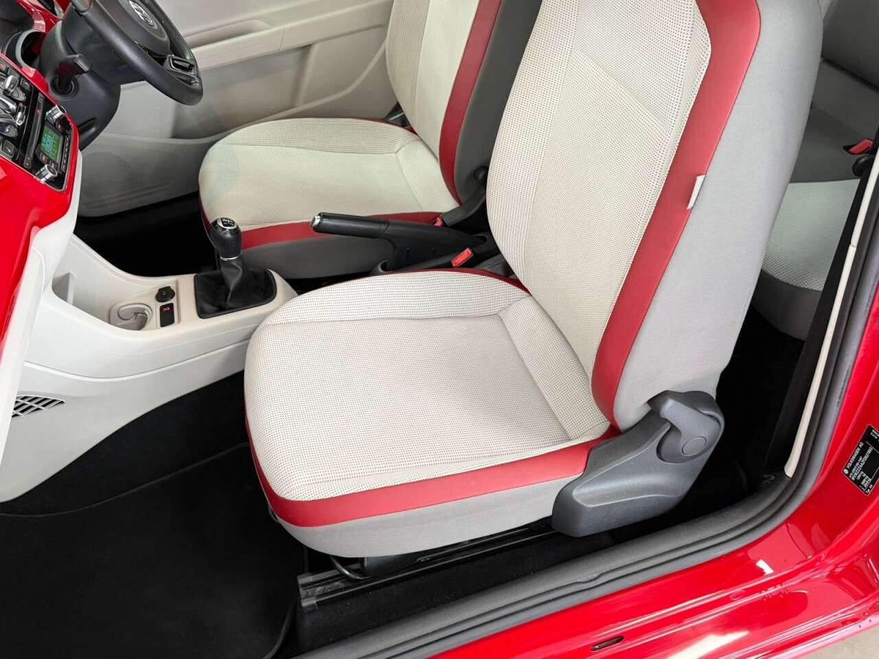 2014 VOLKSWAGEN UP! 2014 VOLKSWAGEN UP!