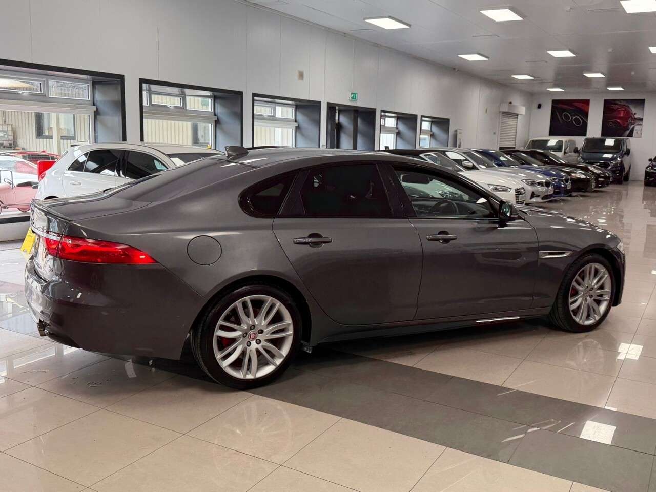 A 2016 JAGUAR XF 3.0d V6 S Saloon 4dr Diesel Auto Euro 6 (s/s) (300 ps) 360 CAM & SUEDECLOTH A 2016 JAGUAR XF 3.0d V6 S Saloon 4dr Diesel Auto Euro 6 (s/s) (300 ps) 360 CAM & SUEDECLOTH