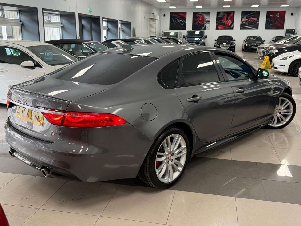 A 2016 JAGUAR XF 3.0d V6 S Saloon 4dr Diesel Auto Euro 6 (s/s) (300 ps) 360 CAM & SUEDECLOTH A 2016 JAGUAR XF 3.0d V6 S Saloon 4dr Diesel Auto Euro 6 (s/s) (300 ps) 360 CAM & SUEDECLOTH