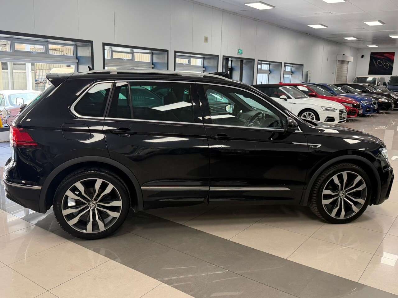 A 2019 VOLKSWAGEN TIGUAN 2.0 TDI R-Line Tech SUV 5dr Diesel Manual Euro 6 (s/s) (150 ps) APPLE CAR P A 2019 VOLKSWAGEN TIGUAN 2.0 TDI R-Line Tech SUV 5dr Diesel Manual Euro 6 (s/s) (150 ps) APPLE CAR P