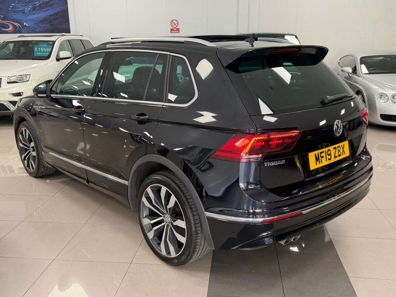 A 2019 VOLKSWAGEN TIGUAN 2.0 TDI R-Line Tech SUV 5dr Diesel Manual Euro 6 (s/s) (150 ps) APPLE CAR P A 2019 VOLKSWAGEN TIGUAN 2.0 TDI R-Line Tech SUV 5dr Diesel Manual Euro 6 (s/s) (150 ps) APPLE CAR P