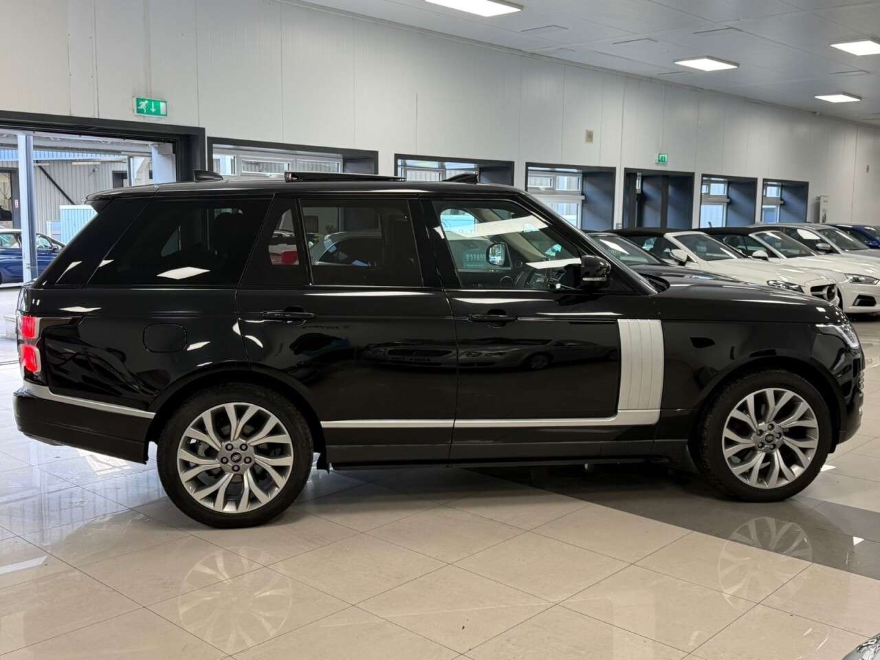 A 2020 LAND ROVER RANGE ROVER 3.0 SD V6 Westminster SUV 5dr Diesel Auto 4WD Euro 6 (s/s) (275 ps) SLIDING A 2020 LAND ROVER RANGE ROVER 3.0 SD V6 Westminster SUV 5dr Diesel Auto 4WD Euro 6 (s/s) (275 ps) SLIDING