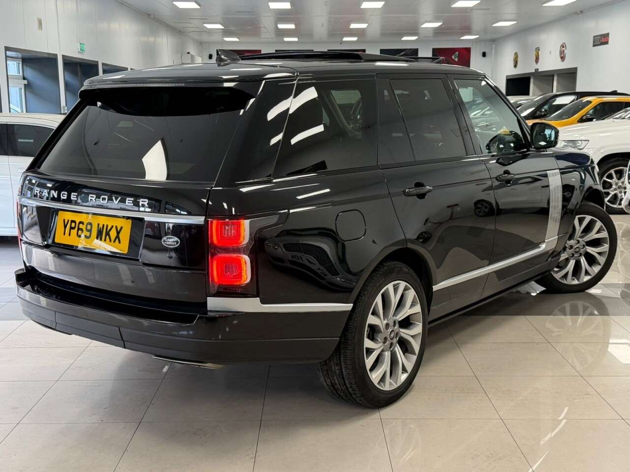 A 2020 LAND ROVER RANGE ROVER 3.0 SD V6 Westminster SUV 5dr Diesel Auto 4WD Euro 6 (s/s) (275 ps) SLIDING A 2020 LAND ROVER RANGE ROVER 3.0 SD V6 Westminster SUV 5dr Diesel Auto 4WD Euro 6 (s/s) (275 ps) SLIDING