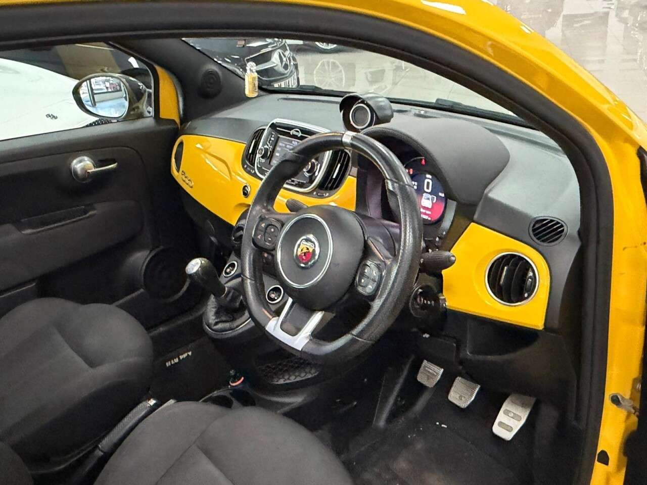 2017 ABARTH 595C 2017 ABARTH 595C