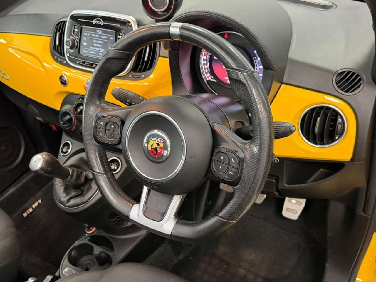 2017 ABARTH 595C 2017 ABARTH 595C