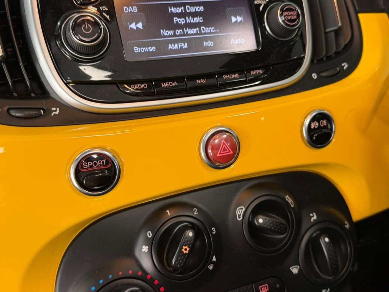 2017 ABARTH 595C 2017 ABARTH 595C