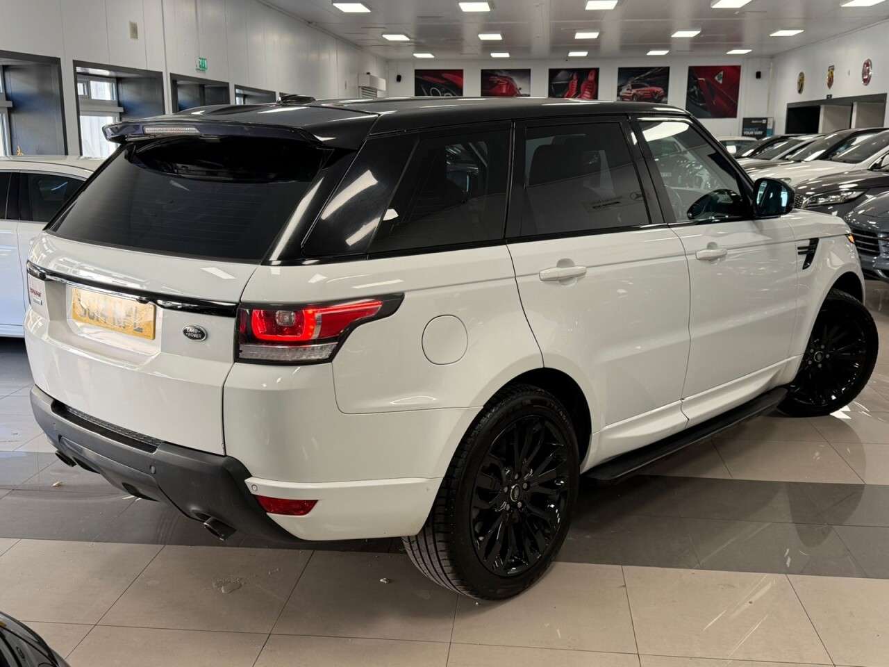 A 2014 LAND ROVER RANGE ROVER SPORT 3.0 SD V6 HSE SUV 5dr Diesel Auto 4WD Euro 5 (s/s) (292 ps) A 2014 LAND ROVER RANGE ROVER SPORT 3.0 SD V6 HSE SUV 5dr Diesel Auto 4WD Euro 5 (s/s) (292 ps)