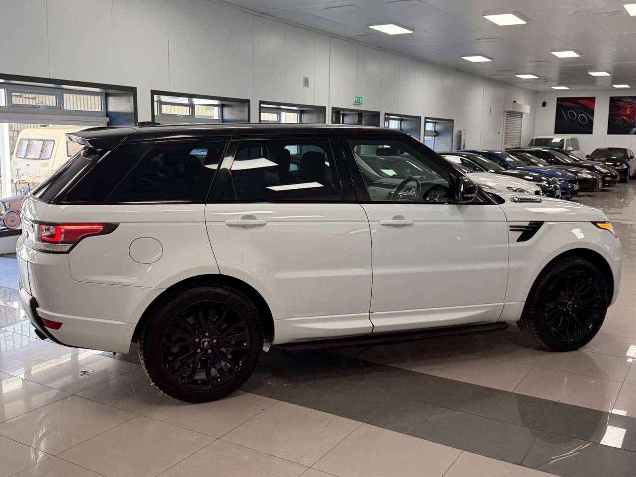 A 2014 LAND ROVER RANGE ROVER SPORT 3.0 SD V6 HSE SUV 5dr Diesel Auto 4WD Euro 5 (s/s) (292 ps) A 2014 LAND ROVER RANGE ROVER SPORT 3.0 SD V6 HSE SUV 5dr Diesel Auto 4WD Euro 5 (s/s) (292 ps)