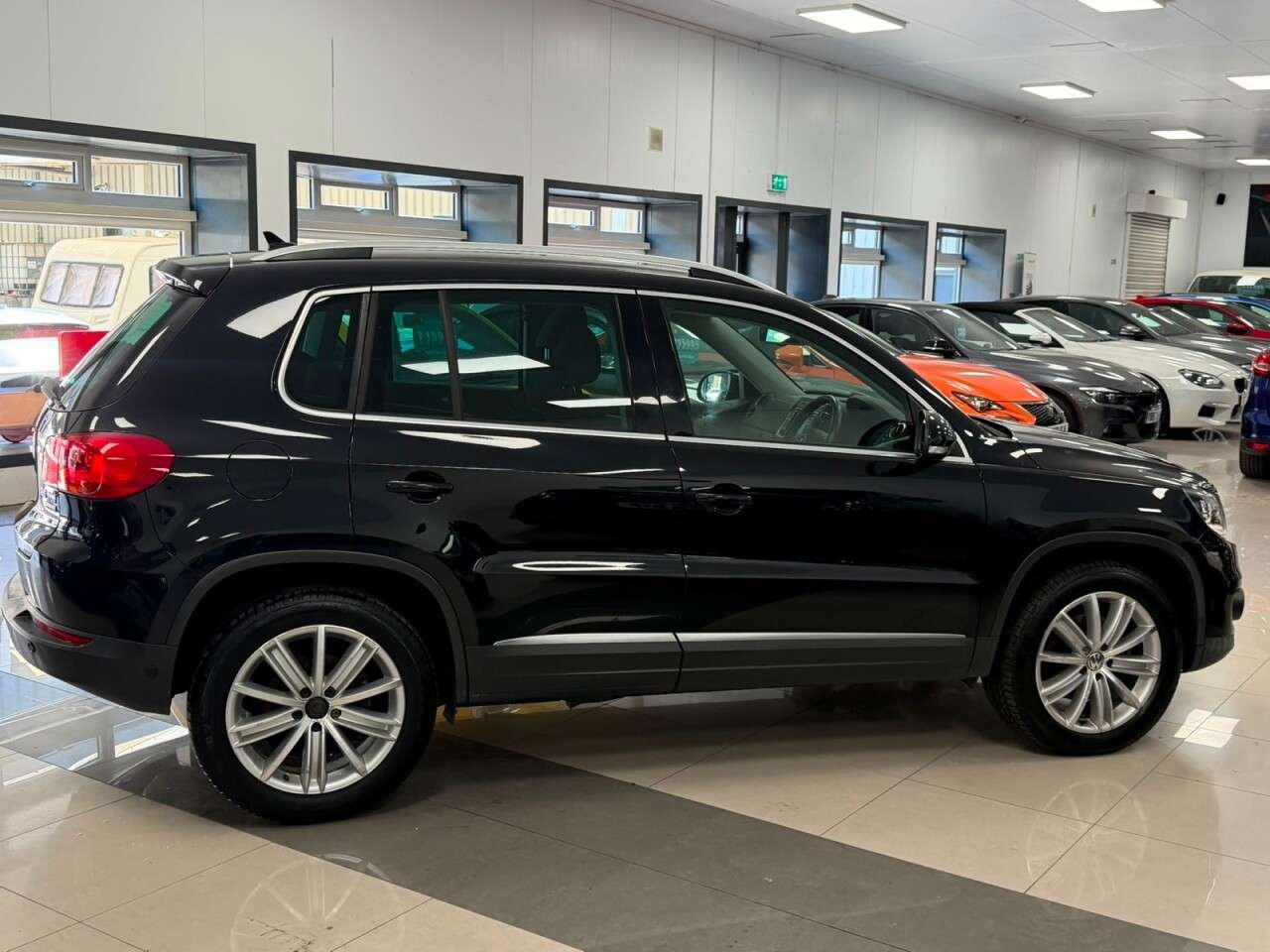 A 2015 VOLKSWAGEN TIGUAN 2.0 TDI BlueMotion Tech Match Edition SUV 5dr Diesel DSG 4WD Euro 6 (s/s) ( A 2015 VOLKSWAGEN TIGUAN 2.0 TDI BlueMotion Tech Match Edition SUV 5dr Diesel DSG 4WD Euro 6 (s/s) (