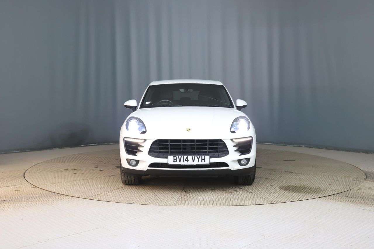 A 2014 PORSCHE MACAN 3.0 TD V6 S SUV 5dr Diesel PDK 4WD Euro 6 (s/s) (258 ps) STUNNING WHITE POR A 2014 PORSCHE MACAN 3.0 TD V6 S SUV 5dr Diesel PDK 4WD Euro 6 (s/s) (258 ps) STUNNING WHITE POR