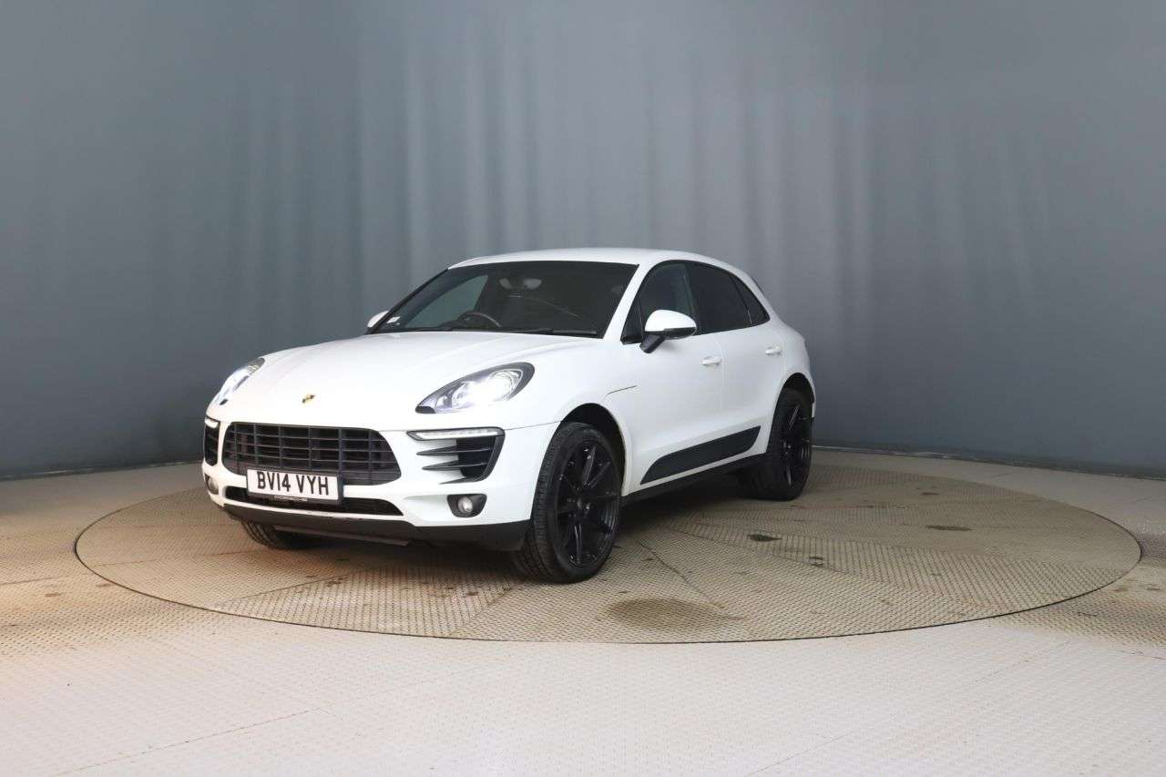 A 2014 PORSCHE MACAN 3.0 TD V6 S SUV 5dr Diesel PDK 4WD Euro 6 (s/s) (258 ps) STUNNING WHITE POR A 2014 PORSCHE MACAN 3.0 TD V6 S SUV 5dr Diesel PDK 4WD Euro 6 (s/s) (258 ps) STUNNING WHITE POR