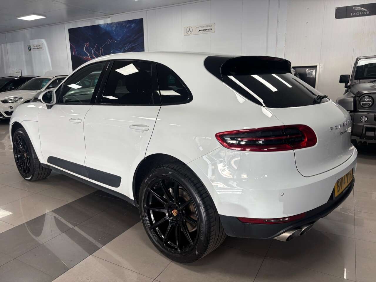 A 2014 PORSCHE MACAN 3.0 TD V6 S SUV 5dr Diesel PDK 4WD Euro 6 (s/s) (258 ps) STUNNING WHITE POR A 2014 PORSCHE MACAN 3.0 TD V6 S SUV 5dr Diesel PDK 4WD Euro 6 (s/s) (258 ps) STUNNING WHITE POR
