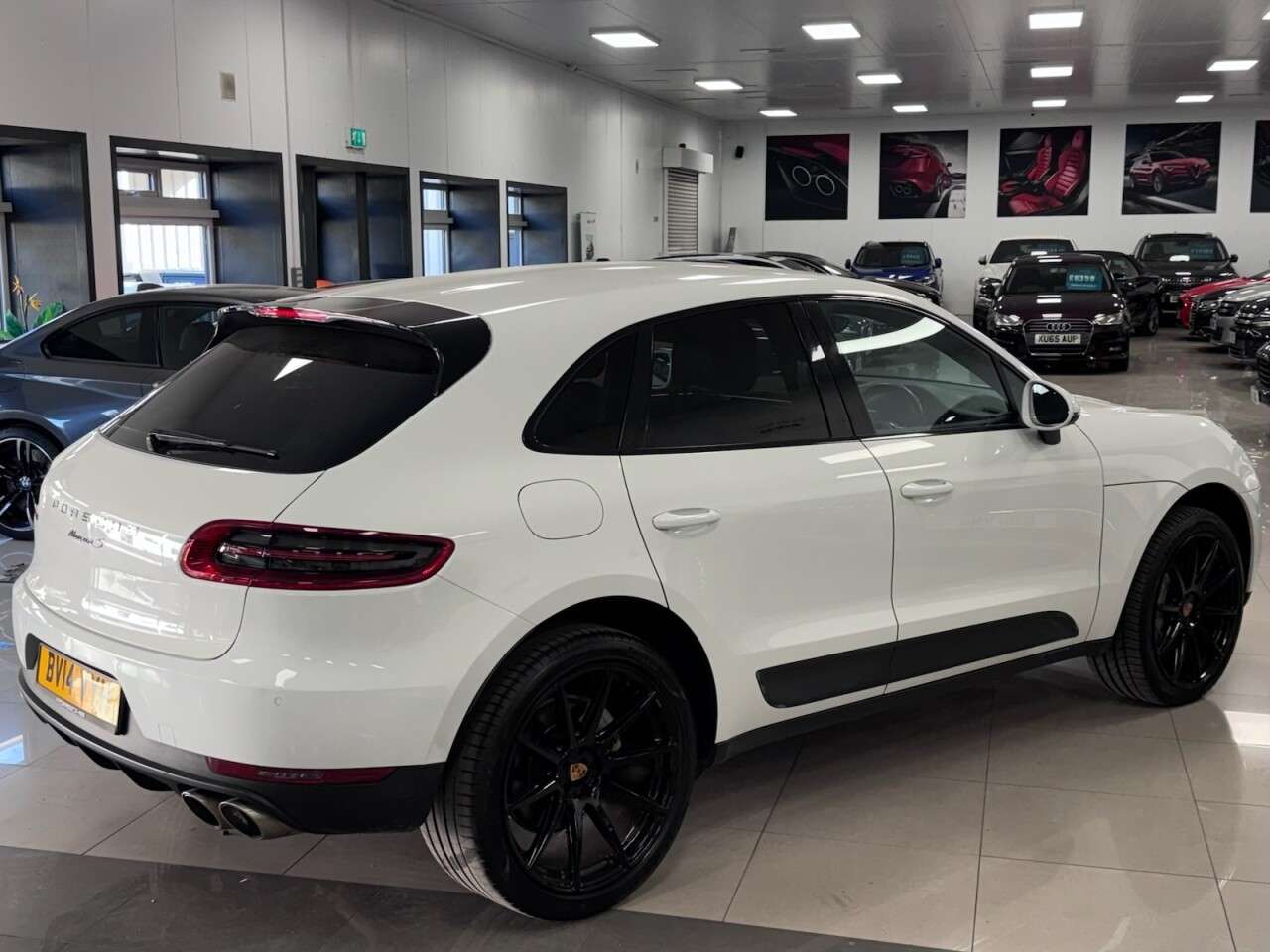 A 2014 PORSCHE MACAN 3.0 TD V6 S SUV 5dr Diesel PDK 4WD Euro 6 (s/s) (258 ps) STUNNING WHITE POR A 2014 PORSCHE MACAN 3.0 TD V6 S SUV 5dr Diesel PDK 4WD Euro 6 (s/s) (258 ps) STUNNING WHITE POR
