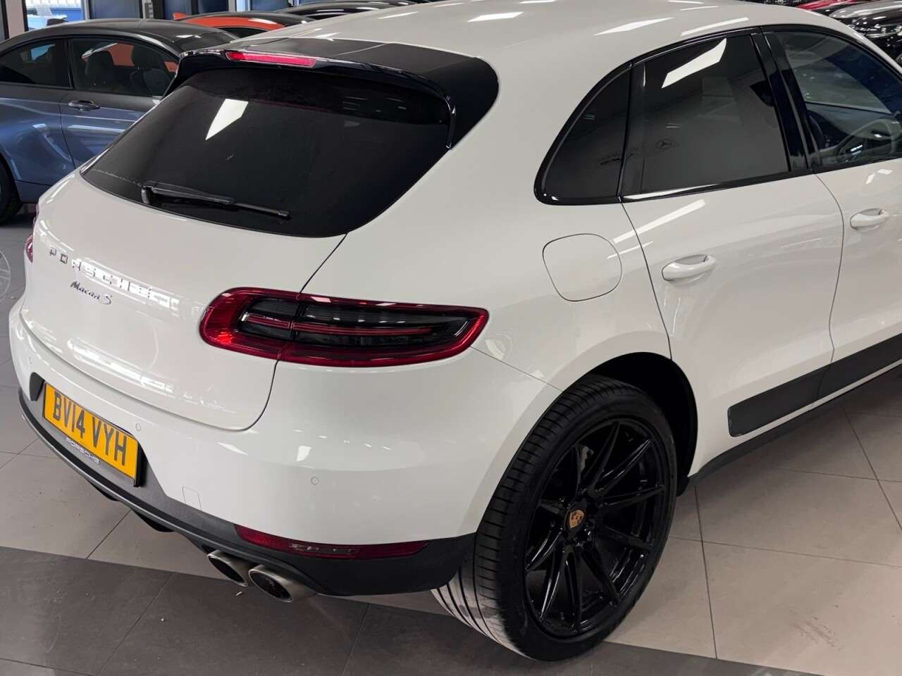 A 2014 PORSCHE MACAN 3.0 TD V6 S SUV 5dr Diesel PDK 4WD Euro 6 (s/s) (258 ps) STUNNING WHITE POR A 2014 PORSCHE MACAN 3.0 TD V6 S SUV 5dr Diesel PDK 4WD Euro 6 (s/s) (258 ps) STUNNING WHITE POR