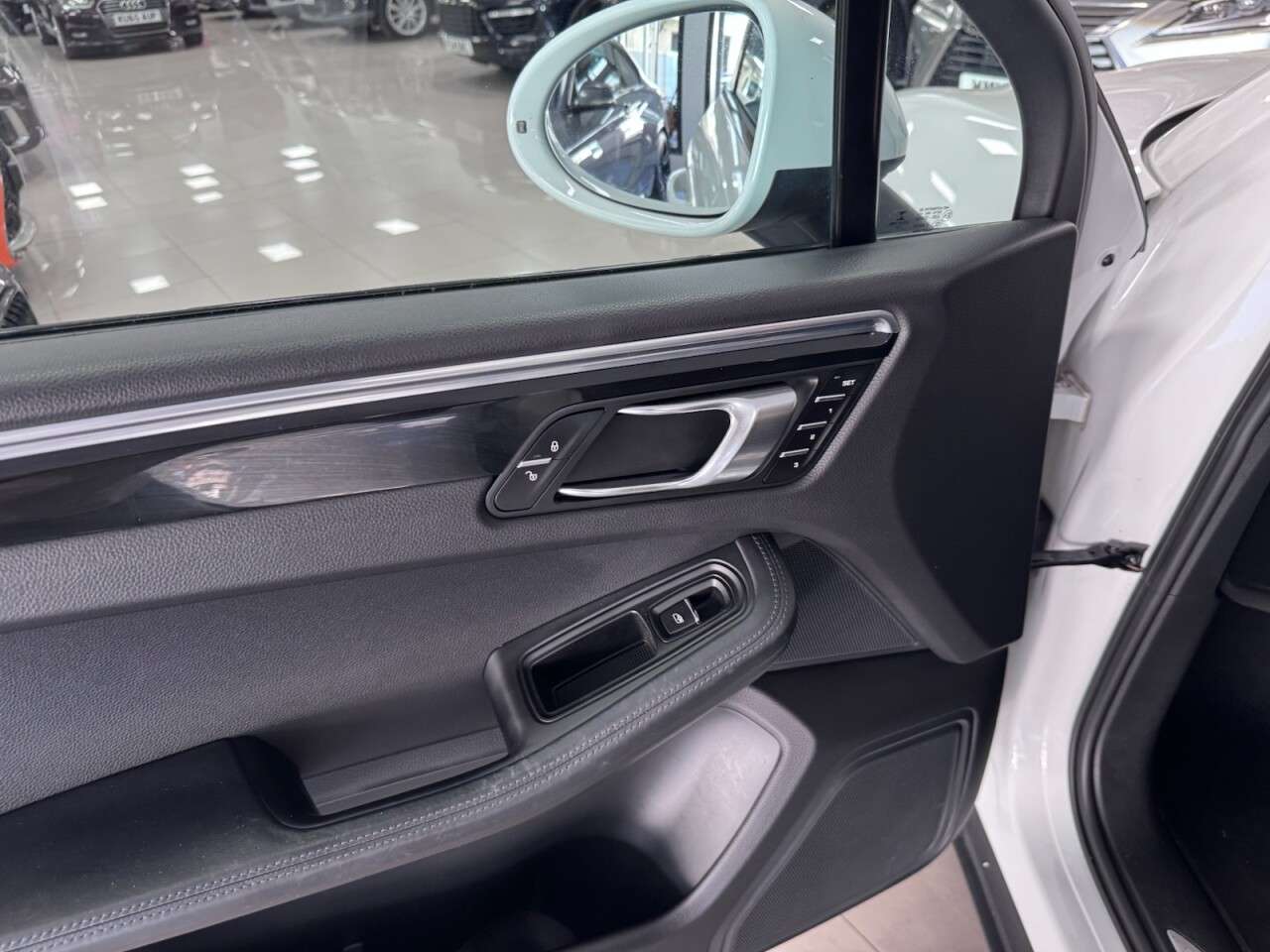 2014 PORSCHE MACAN 2014 PORSCHE MACAN