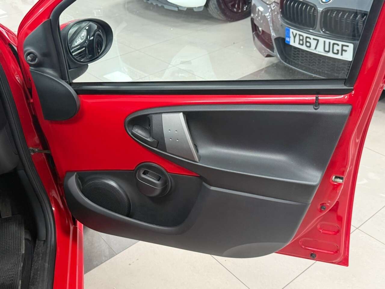 2013 PEUGEOT 107 2013 PEUGEOT 107