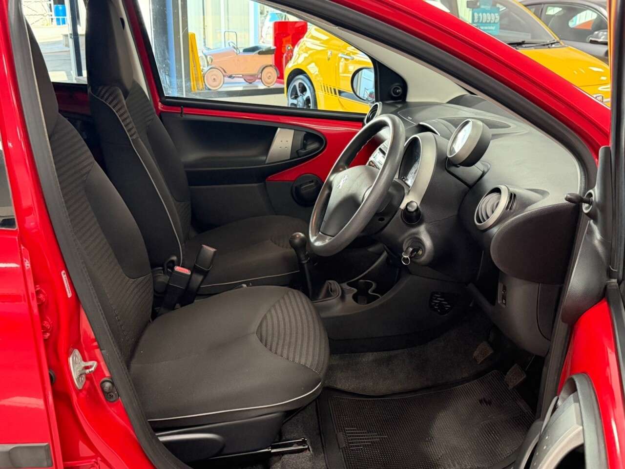 2013 PEUGEOT 107 2013 PEUGEOT 107