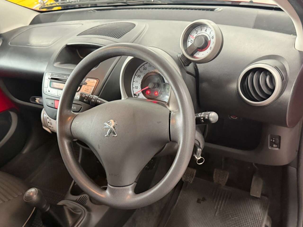 2013 PEUGEOT 107 2013 PEUGEOT 107