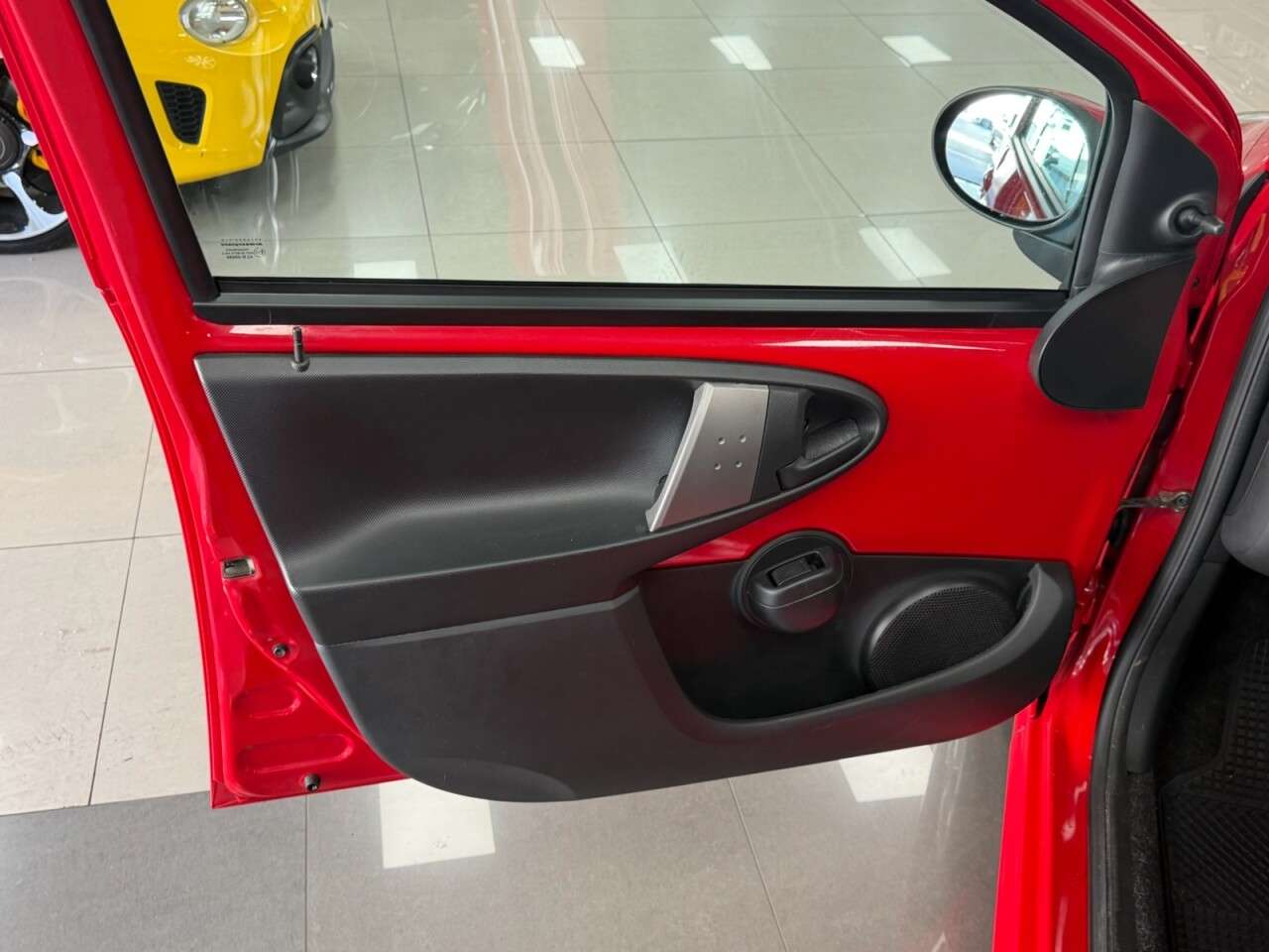 2013 PEUGEOT 107 2013 PEUGEOT 107