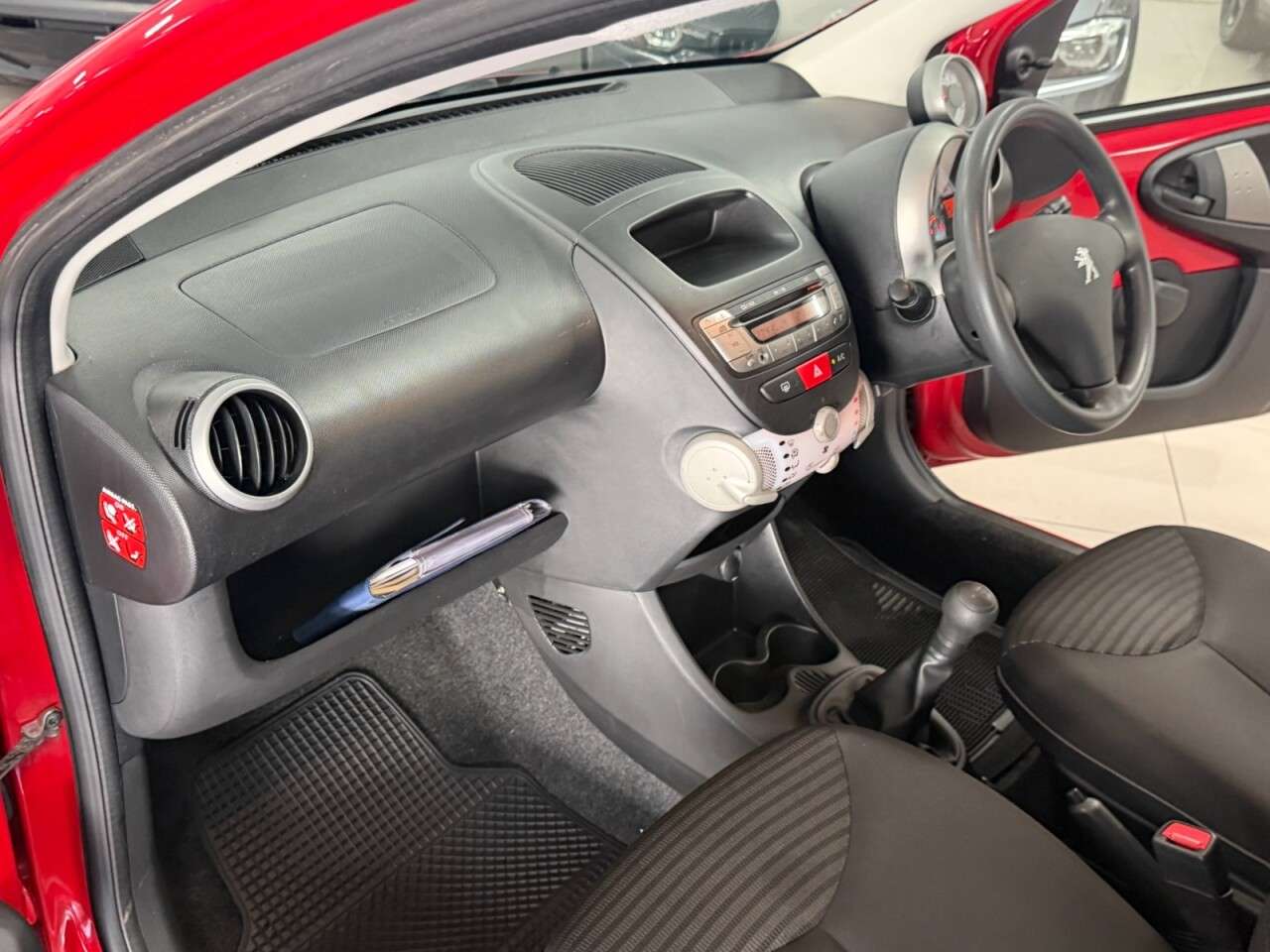 2013 PEUGEOT 107 2013 PEUGEOT 107