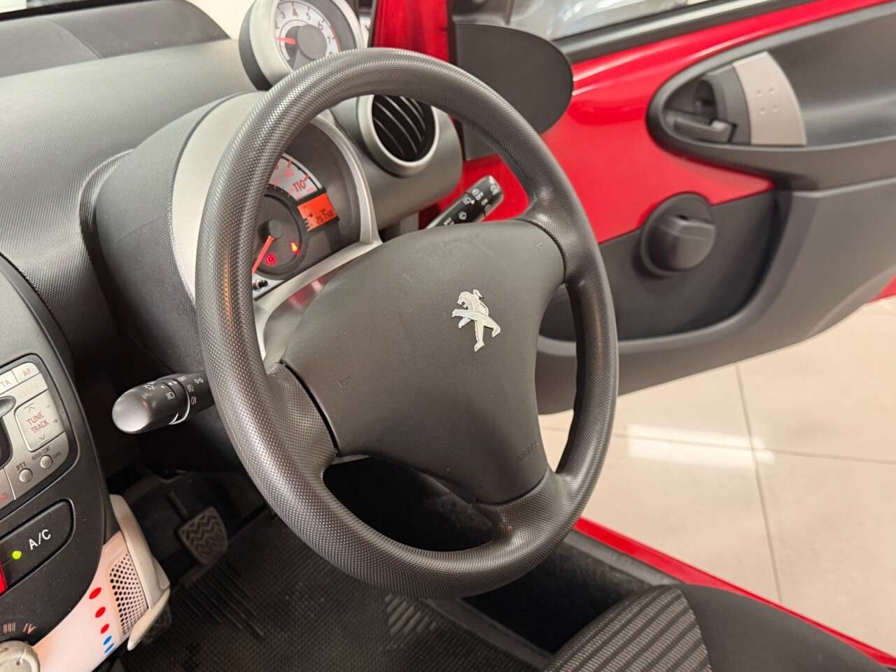 2013 PEUGEOT 107 2013 PEUGEOT 107