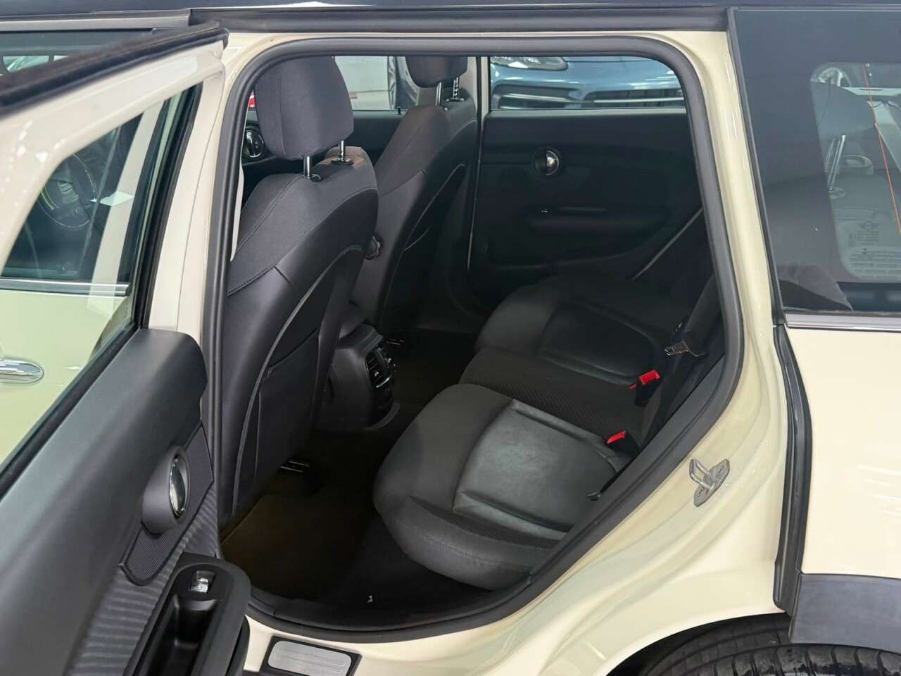 2015 MINI CLUBMAN 2015 MINI CLUBMAN