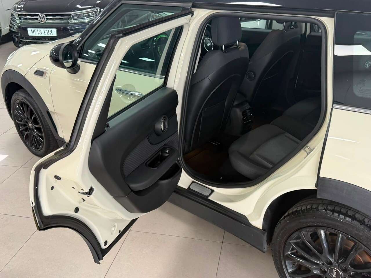 2015 MINI CLUBMAN 2015 MINI CLUBMAN