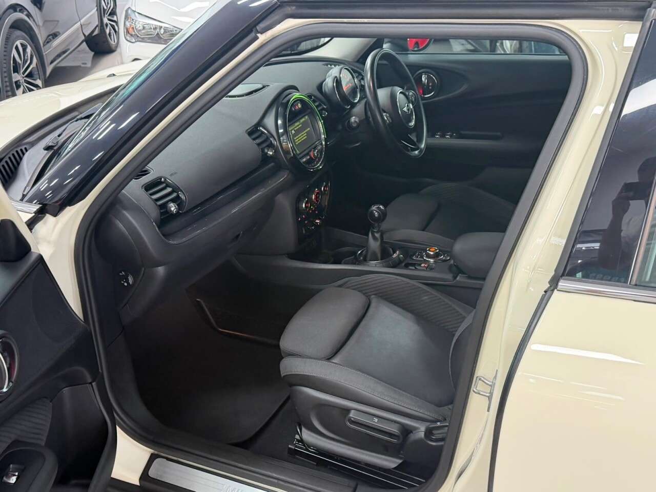 2015 MINI CLUBMAN 2015 MINI CLUBMAN