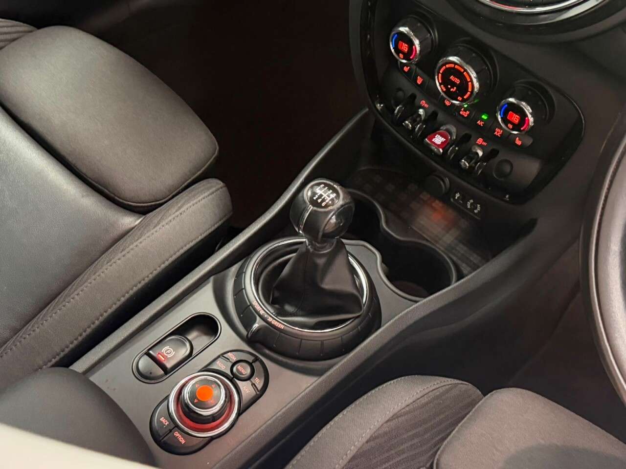 2015 MINI CLUBMAN 2015 MINI CLUBMAN