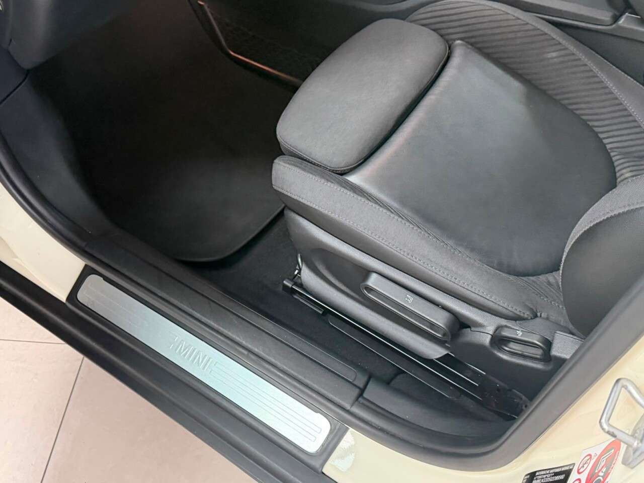 2015 MINI CLUBMAN 2015 MINI CLUBMAN