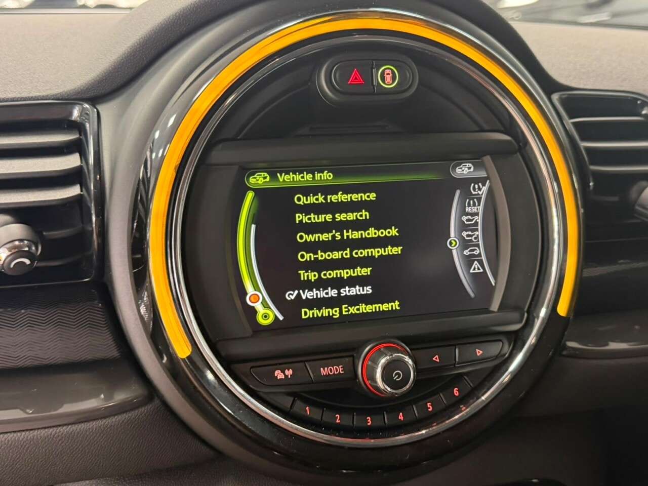 2015 MINI CLUBMAN 2015 MINI CLUBMAN