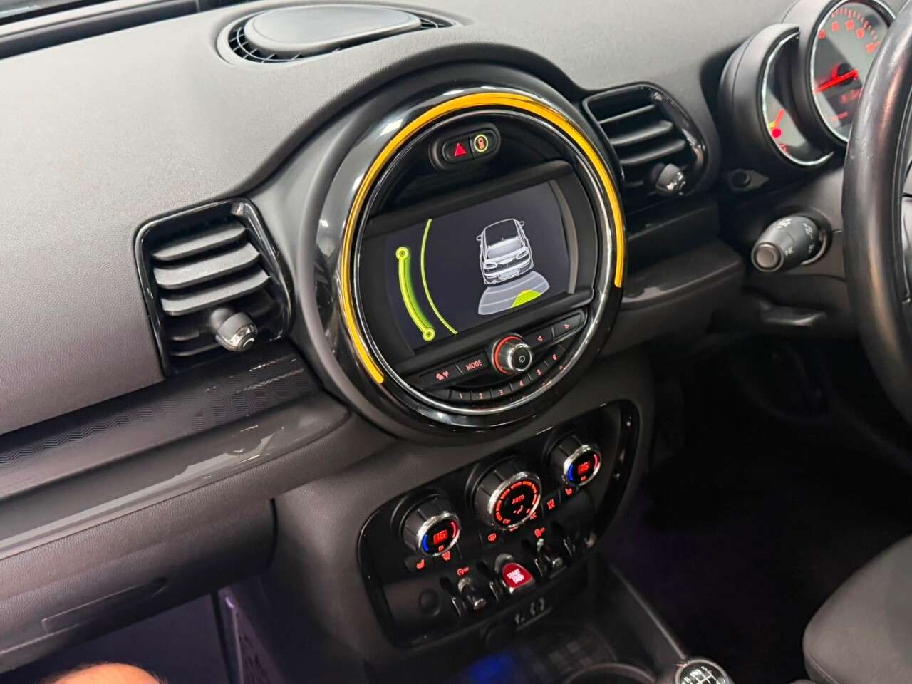 2015 MINI CLUBMAN 2015 MINI CLUBMAN
