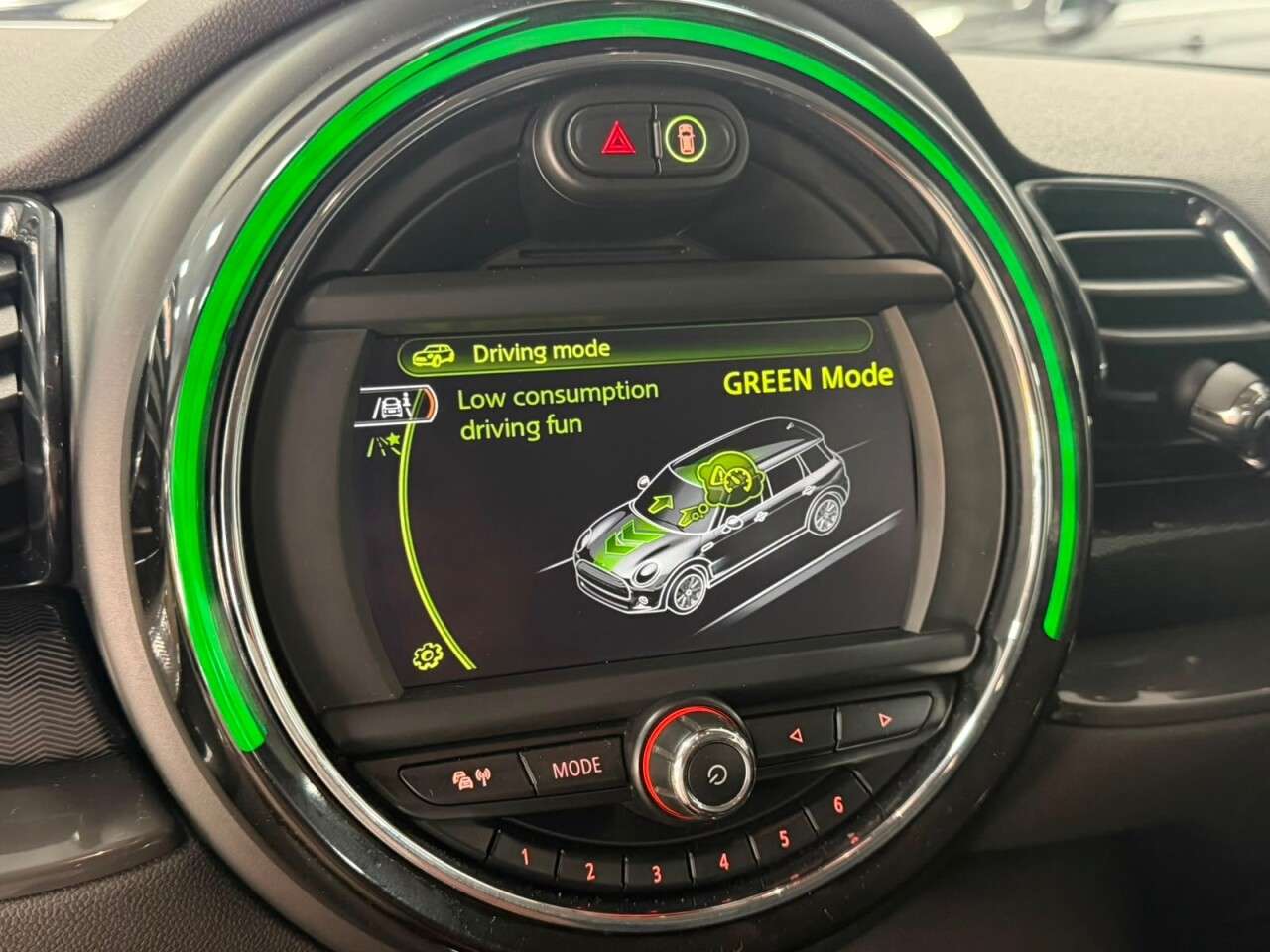 2015 MINI CLUBMAN 2015 MINI CLUBMAN