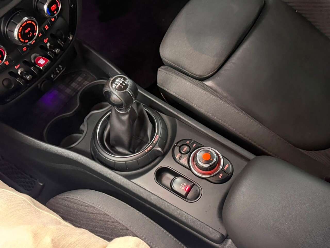 2015 MINI CLUBMAN 2015 MINI CLUBMAN