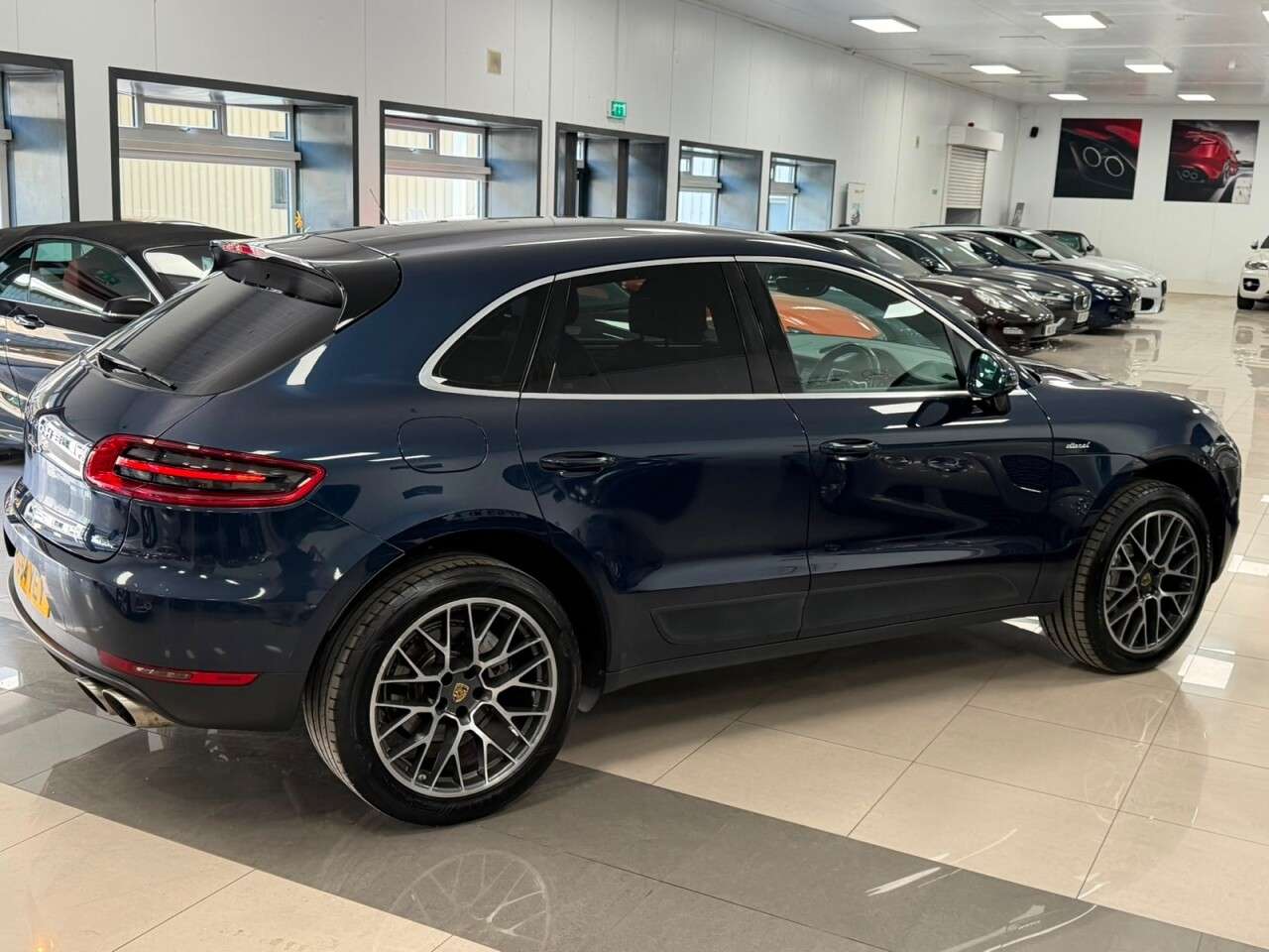 A 2014 PORSCHE MACAN 3.0 TD V6 S SUV 5dr Diesel PDK 4WD Euro 6 (s/s) (258 ps) GREAT VALUE LOW MI A 2014 PORSCHE MACAN 3.0 TD V6 S SUV 5dr Diesel PDK 4WD Euro 6 (s/s) (258 ps) GREAT VALUE LOW MI