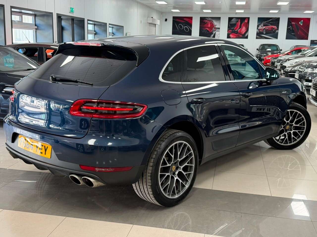 A 2014 PORSCHE MACAN 3.0 TD V6 S SUV 5dr Diesel PDK 4WD Euro 6 (s/s) (258 ps) GREAT VALUE LOW MI A 2014 PORSCHE MACAN 3.0 TD V6 S SUV 5dr Diesel PDK 4WD Euro 6 (s/s) (258 ps) GREAT VALUE LOW MI