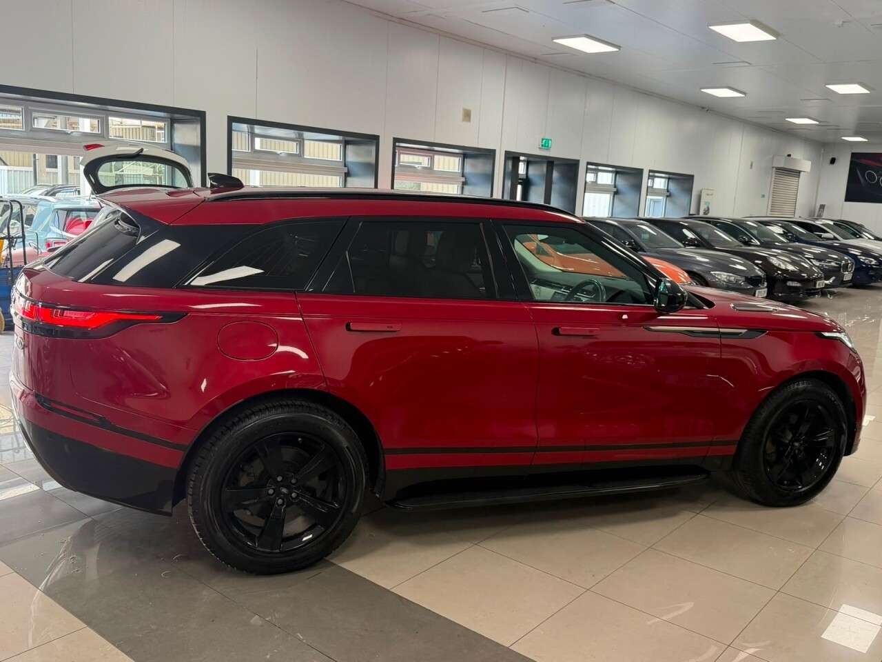 A 2020 LAND ROVER RANGE ROVER VELAR 2.0 D240 R-Dynamic S SUV 5dr Diesel Auto 4WD Euro 6 (s/s) (240 ps) STUNNING A 2020 LAND ROVER RANGE ROVER VELAR 2.0 D240 R-Dynamic S SUV 5dr Diesel Auto 4WD Euro 6 (s/s) (240 ps) STUNNING