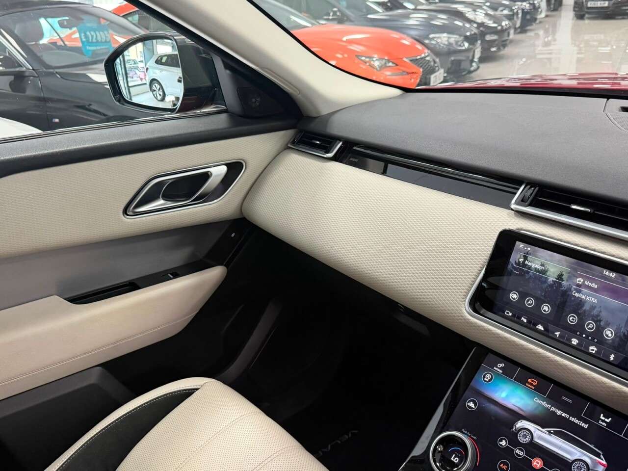 2020 LAND ROVER RANGE ROVER VELAR 2020 LAND ROVER RANGE ROVER VELAR