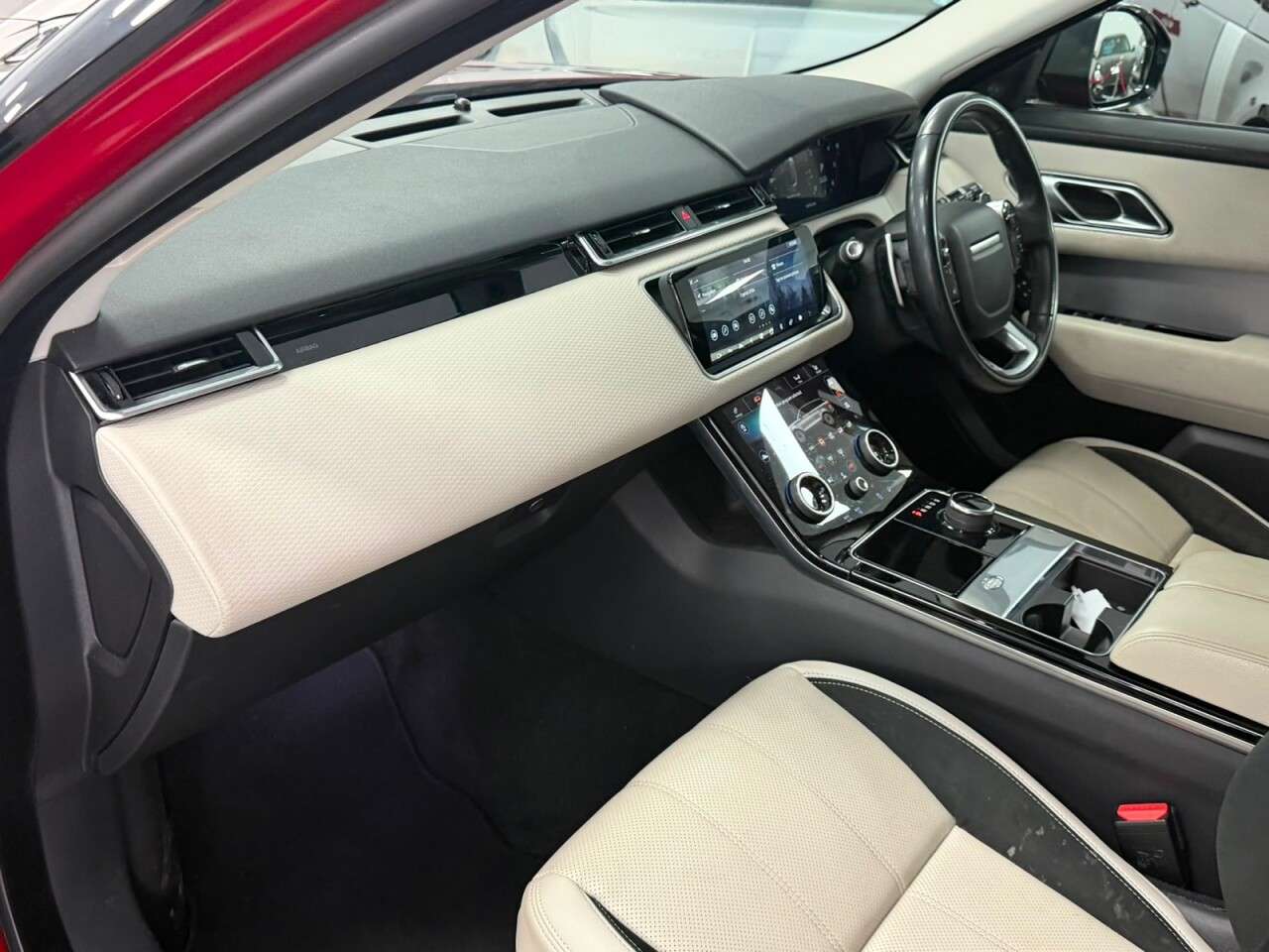 2020 LAND ROVER RANGE ROVER VELAR 2020 LAND ROVER RANGE ROVER VELAR