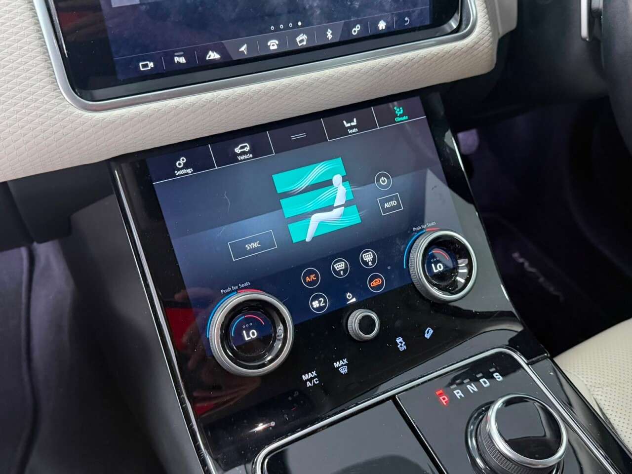 2020 LAND ROVER RANGE ROVER VELAR 2020 LAND ROVER RANGE ROVER VELAR