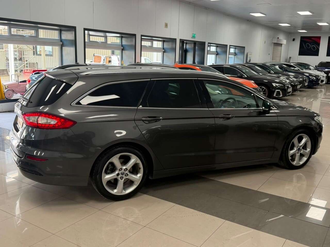 A 2016 FORD MONDEO 2.0 TDCi Titanium Estate 5dr Diesel Powershift Euro 6 (s/s) (150 ps) SONY + A 2016 FORD MONDEO 2.0 TDCi Titanium Estate 5dr Diesel Powershift Euro 6 (s/s) (150 ps) SONY +