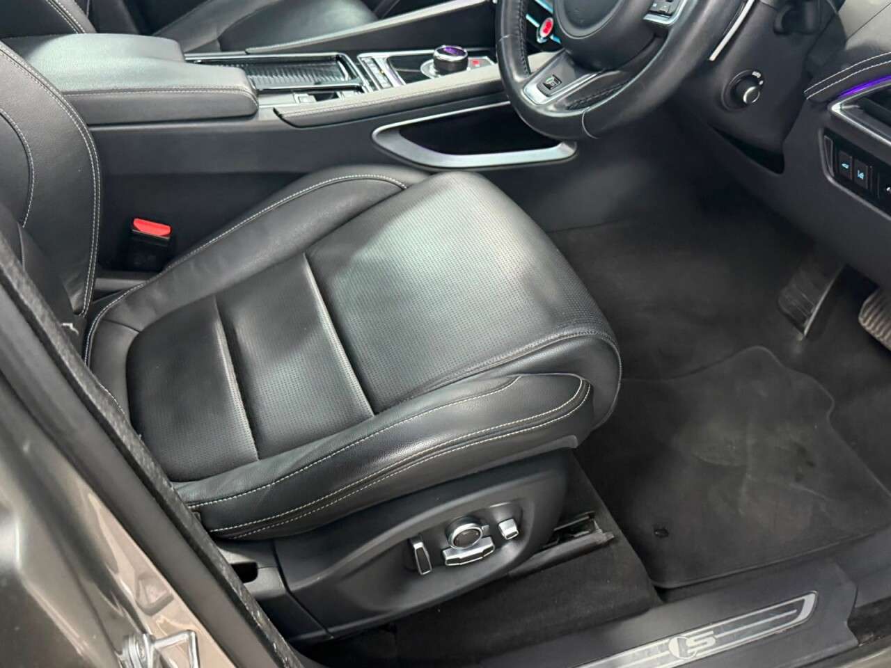 2018 JAGUAR F-PACE 2018 JAGUAR F-PACE